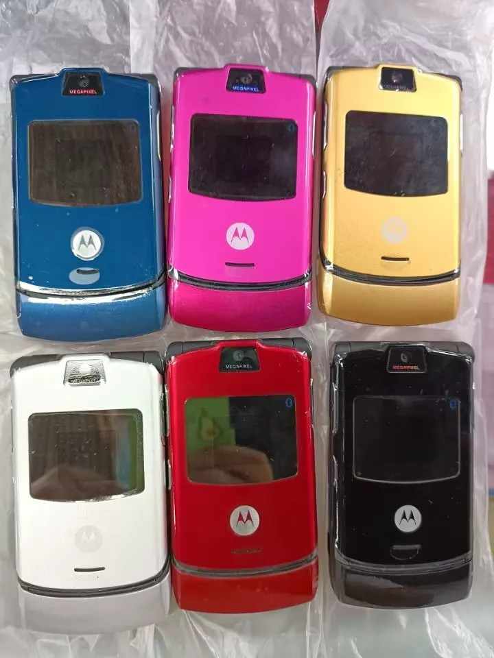 Motorola RAZR V3 Unlocked Flip GSM 850 /900 /1800 /1900 Bluetooth Mobile Phone
