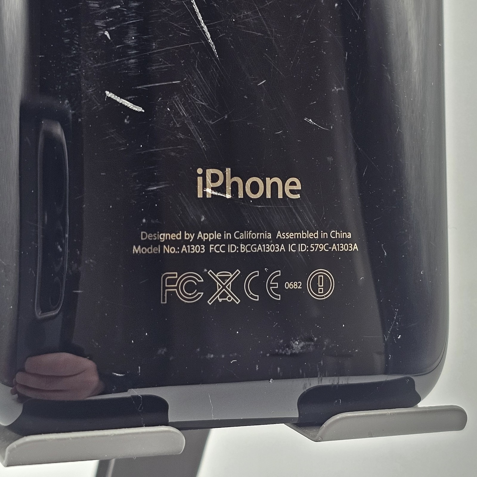 Apple iPhone 3GS – 8GB – AT&T – MC640LL/A A1303 – Black