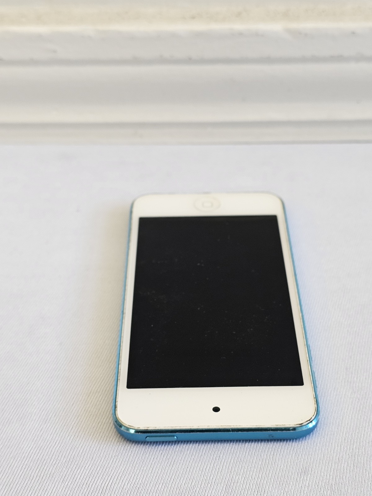 Apple iPod Touch Gen 5 Carrier – N/A Storage – 32GB Tested and Works