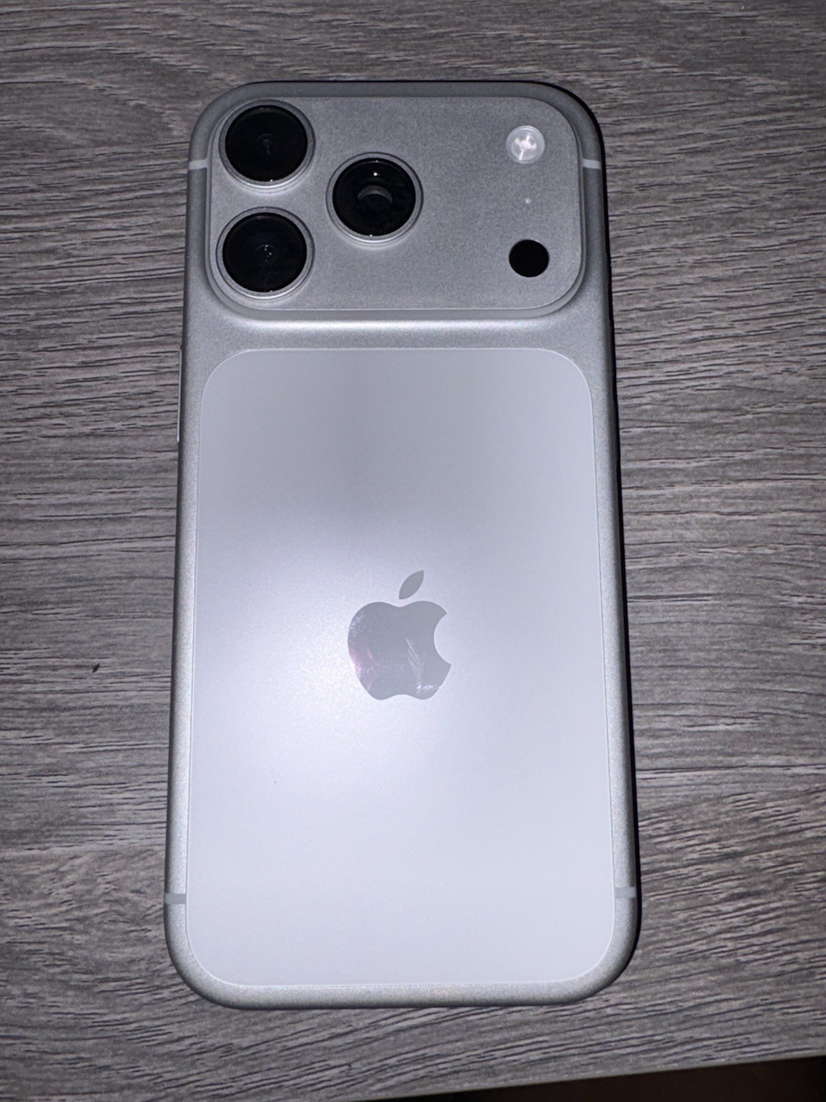 Apple iPhone 17 Pro 256 GB Silver (Verizon) Sim Locked Excellent Condition