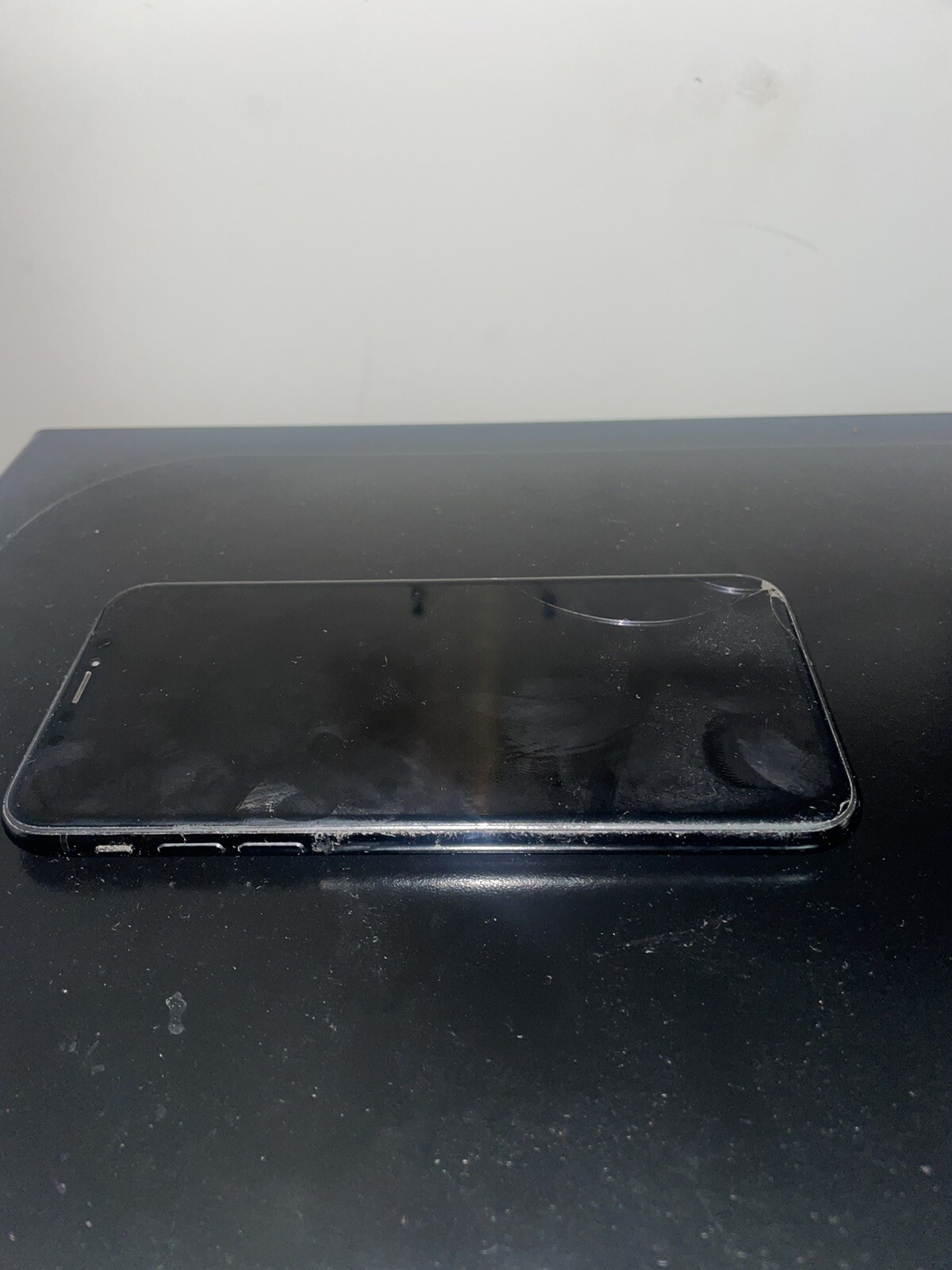 Apple iPhone X – 64GB – Space Gray (Unlocked) A1865 (CDMA + GSM)