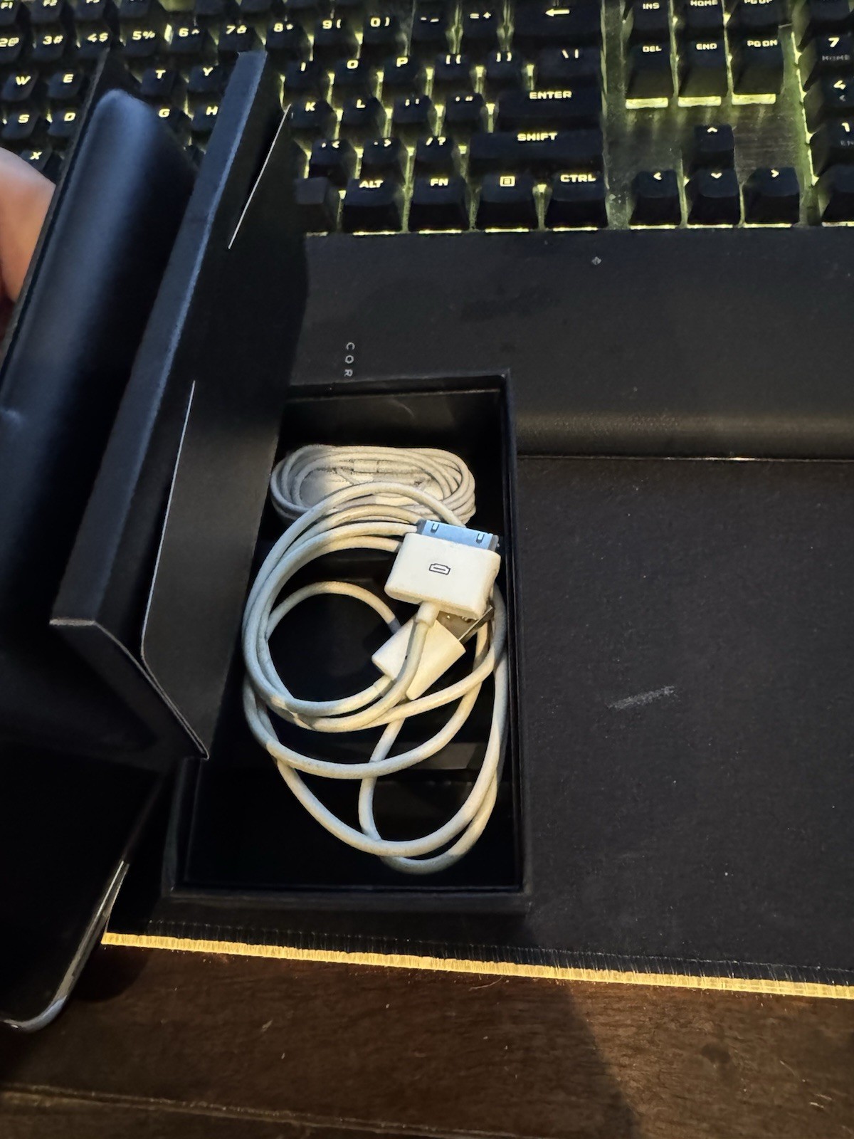 Collectable iPhone 3Gs 8GB AT&T Black MC640LL/A in Original box w/ accessories