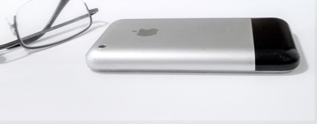 Apple iPhone 1st Generation – 16 GB – Black – A1203 (GSM) Collectable!