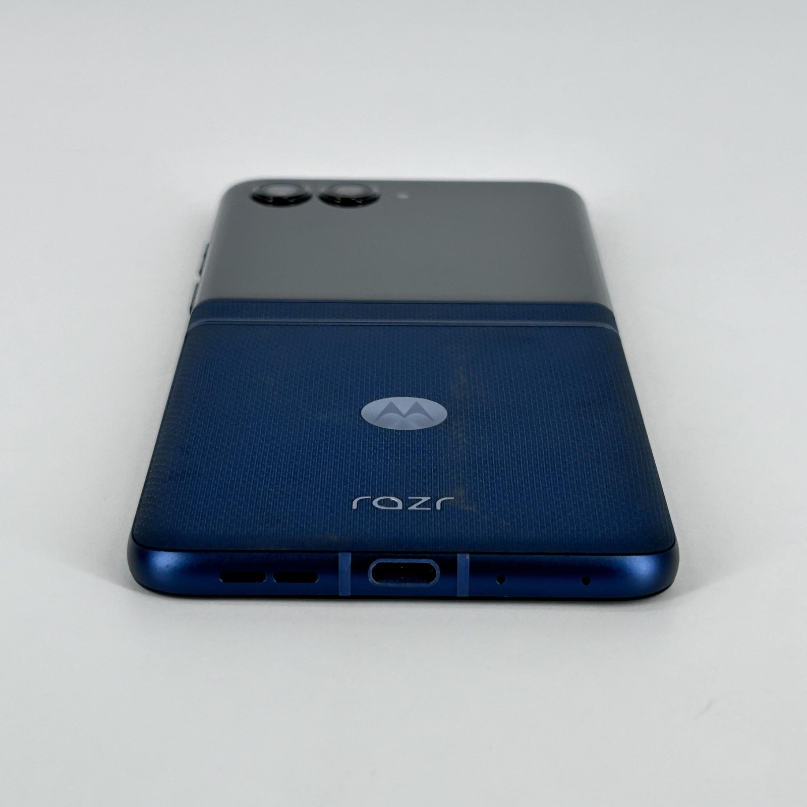 Motorola Razr (2025) Gibraltar Sea 256GB – Spectrum – Good Condition