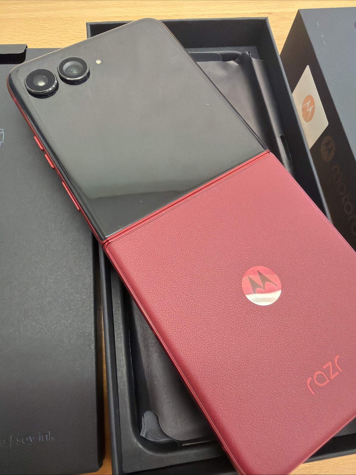 Motorola Razr Ultra 16+512GB Río Red Unlocked Excellent