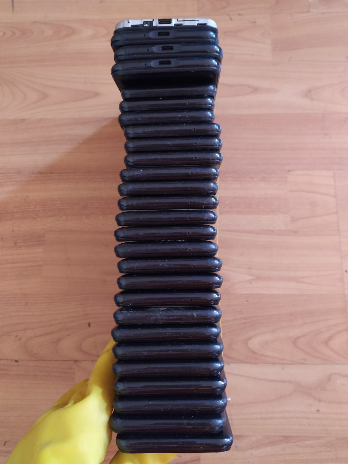 Lot of 27 Cloud Mobile Stratus C8 32GB (4pc) and C7 (23pc) Smartphone For parts