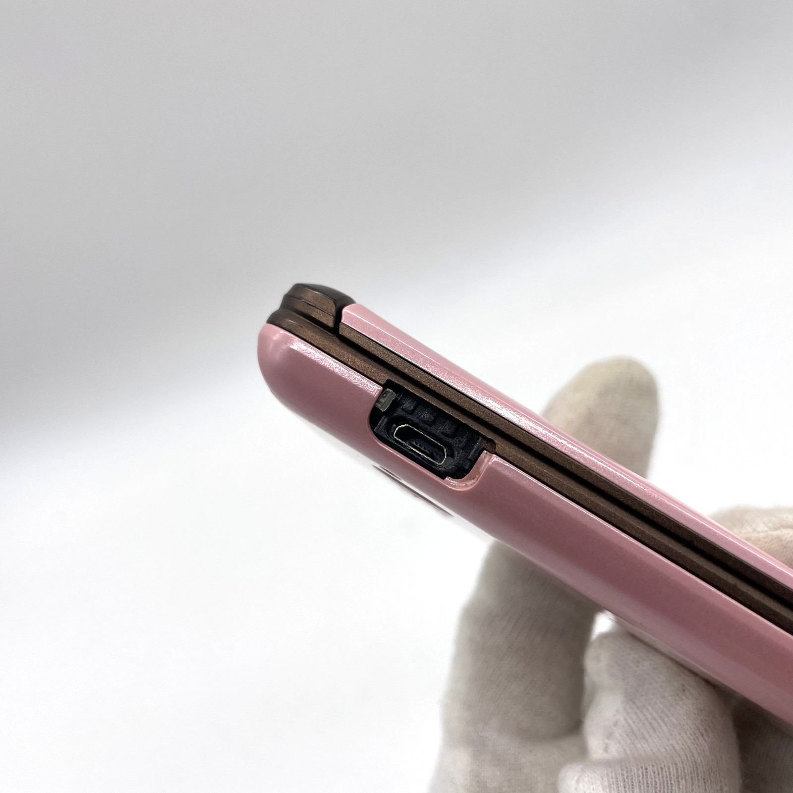 KYOCERA GRATINA KYF31 Pink Android Flip Phone Unlocked SIM Free Japan Clean
