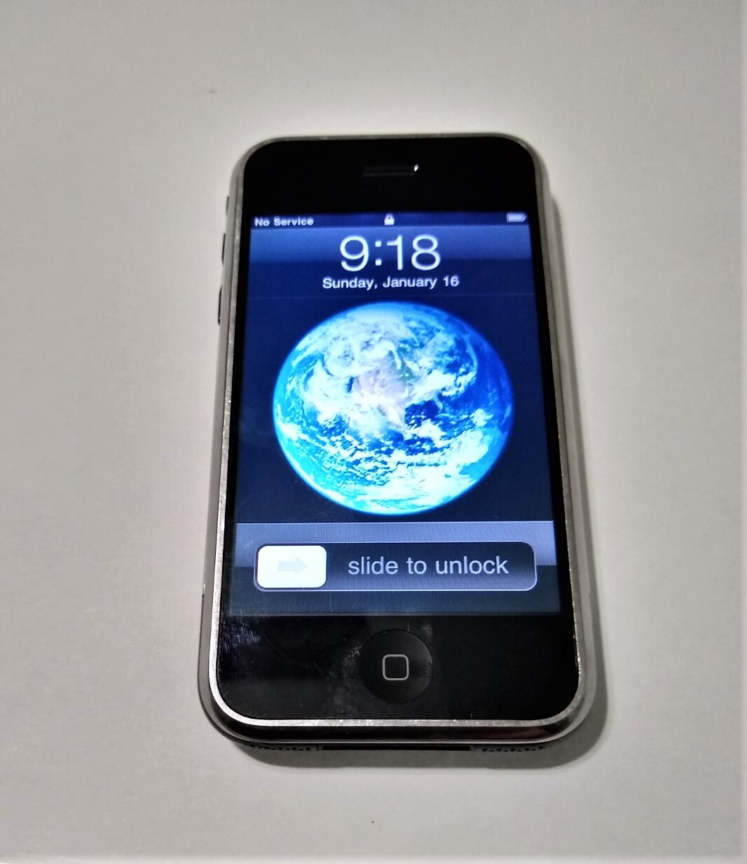 Apple iPhone 1st Generation – 16 GB – Black – A1203 (GSM) Collectable!