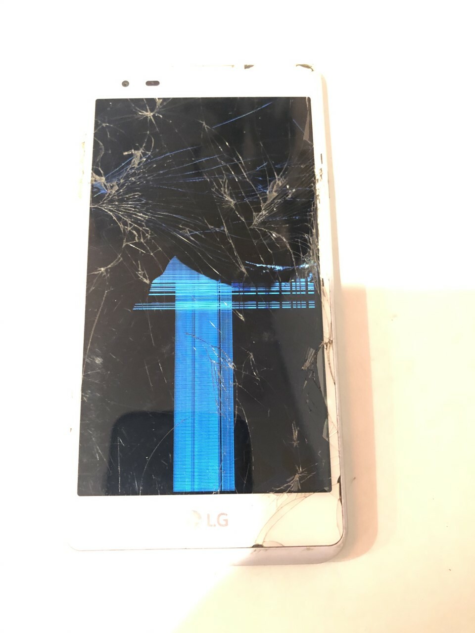 LG TRIBUTE HD LS676 – 16GB Android Smart Phone Cell Phone (Shattered screen)