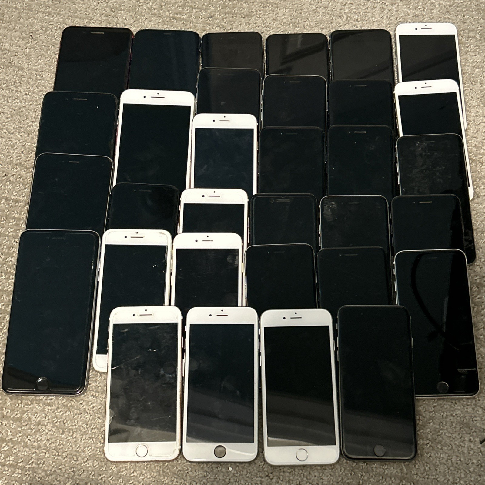 Lot of 31 iPhone 6s & Up/ Apple iPhone Mixed Parts/ Repair/Salvage See Pics