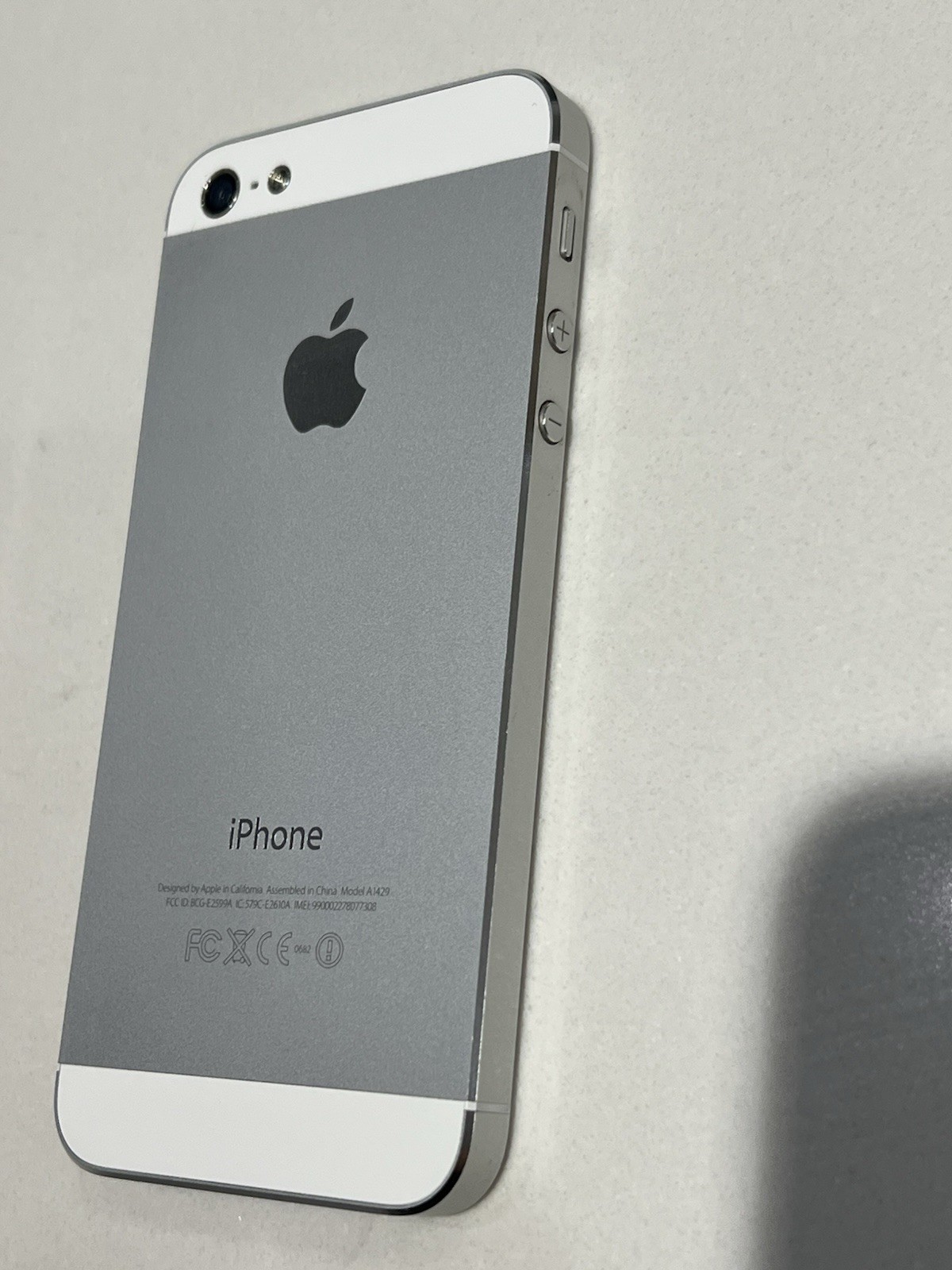 iPhone 5 16GB White Unlock A1429 16gig Storage MN8K2LL/A