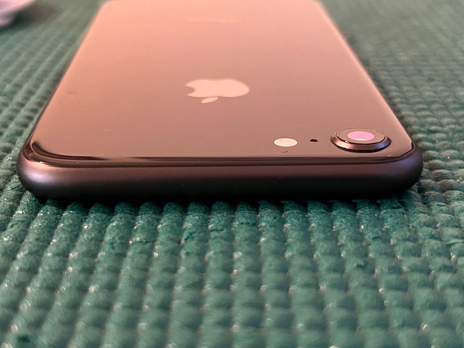 Apple iPhone 8 – 256GB – Space Gray (Unlocked) A1863 (CDMA + GSM)