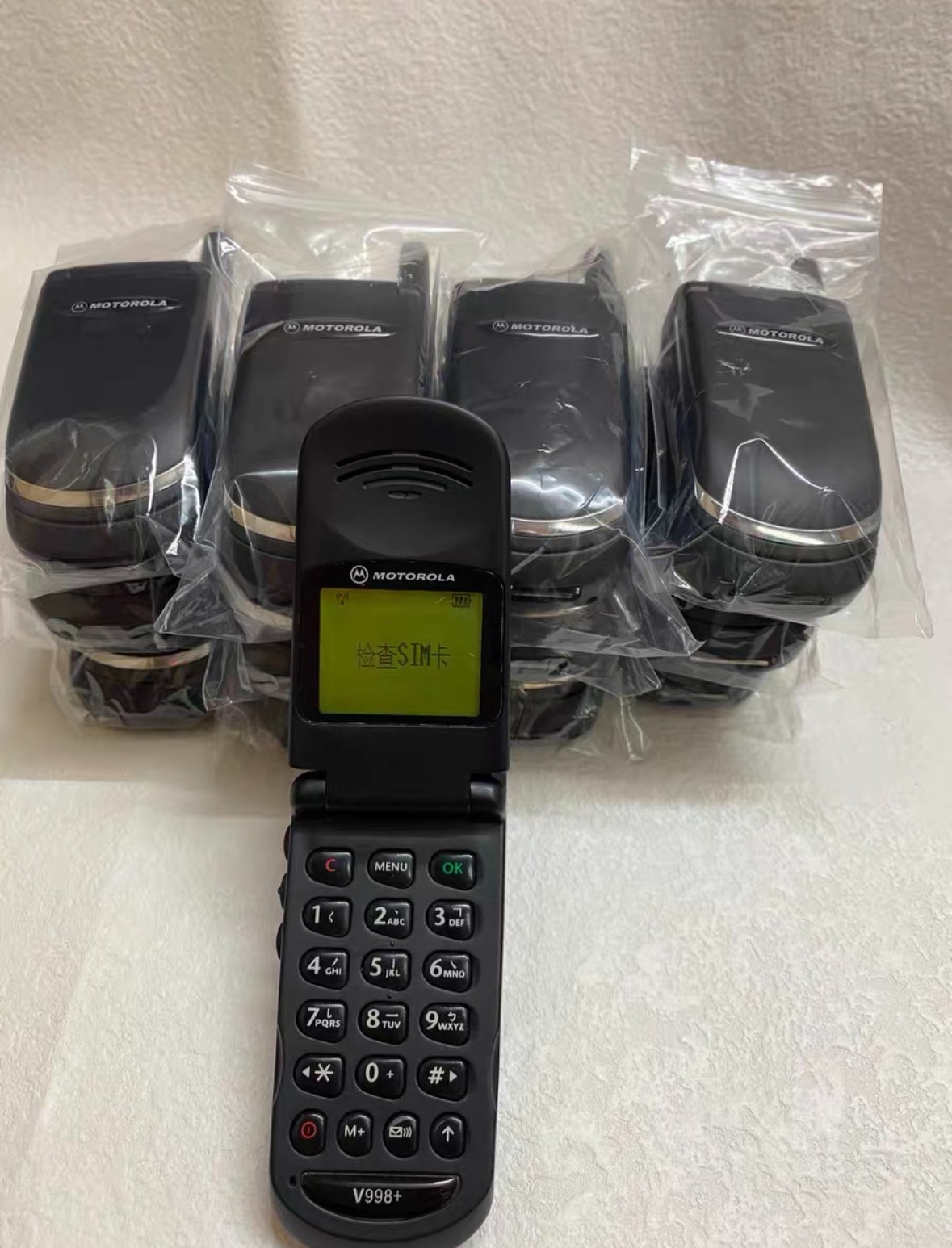 Motorola V998 Unlocked 2G GSM900/1800 V998 Cellphone One-year warranty