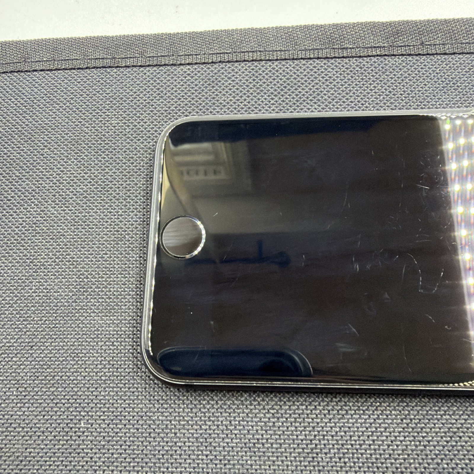 Apple iPhone 8 – 64GB – Gray – AT&T – A1905 – 86% Battery
