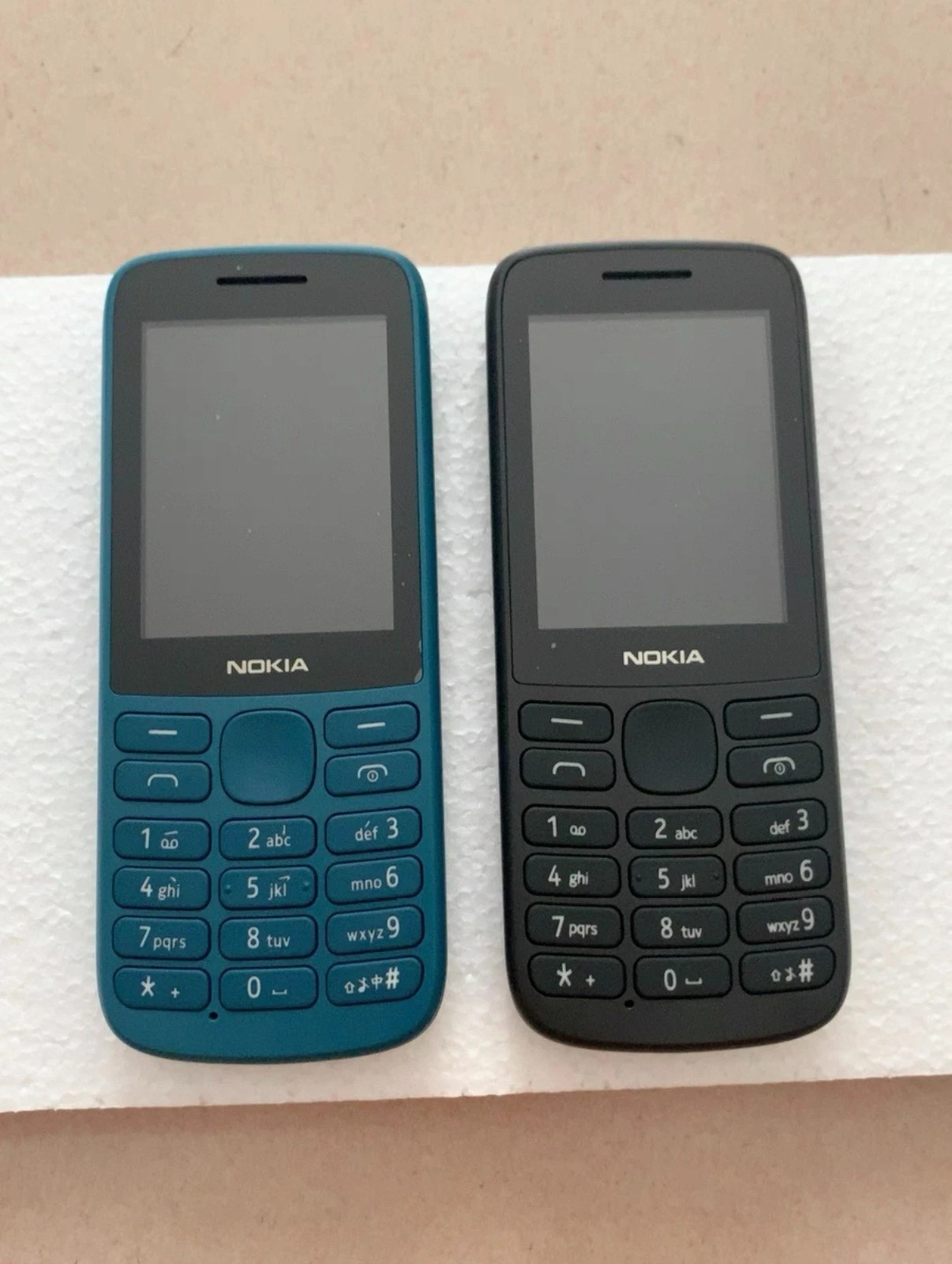Nokia 215 Dual SIM 4G Bluetooth 128MB 64MB RAM Classic Unlocked Mobile Phone