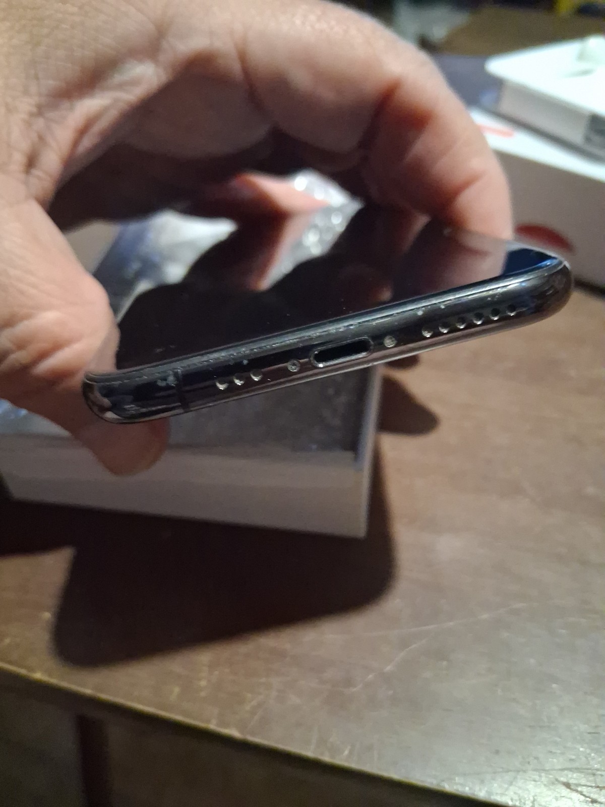 Apple iPhone XS 64GB (Unlocked) Black, Wired Earbuds, IWalk Battery Pack