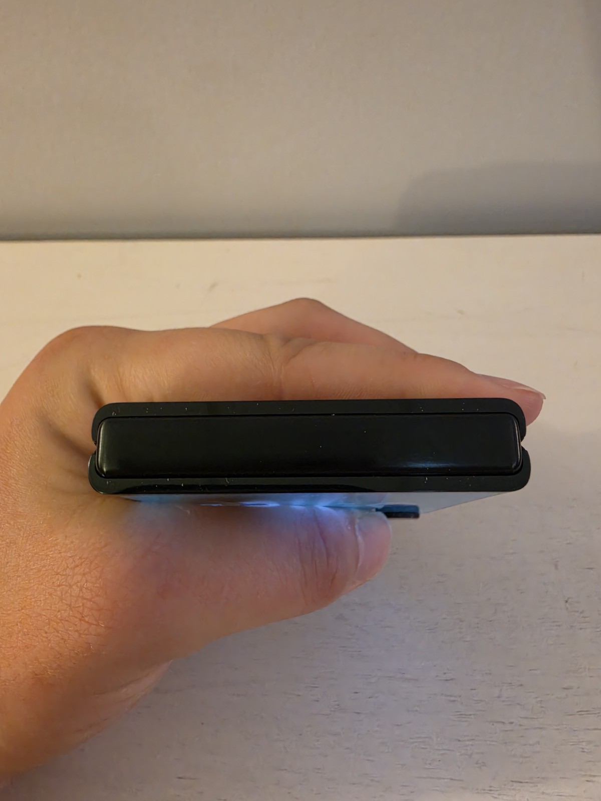 Motorola Razr Ultra 2025 – 16/512GB – NO CELLULAR DATA – READ DESCRIPTION