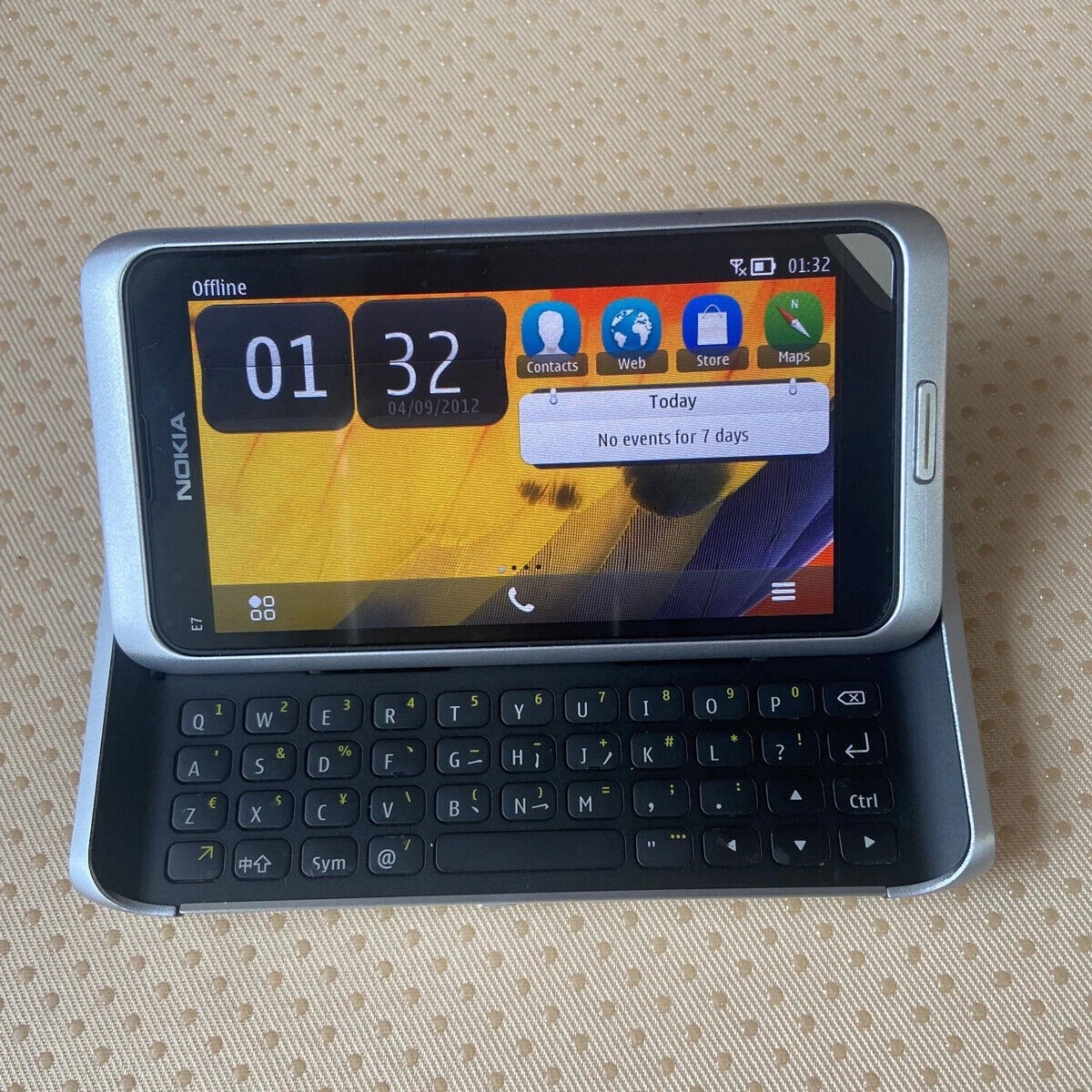 Origina Nokia E7-00 Silver Black 16GB (Unlocked) Smartphone QWERTY keyboar WIFI