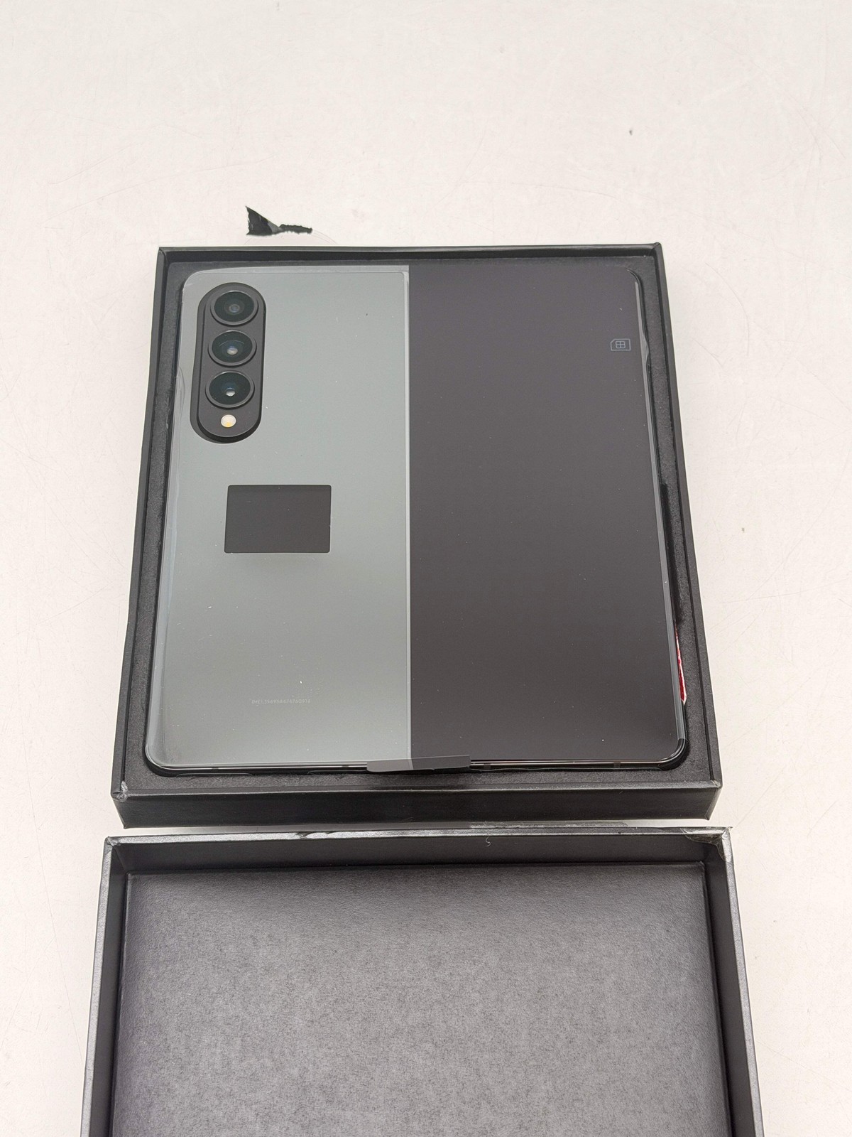 Unlocked Samsung Galaxy Z Fold4 7.6″ SM-F936U1 256GB Phantom Black – Excellent