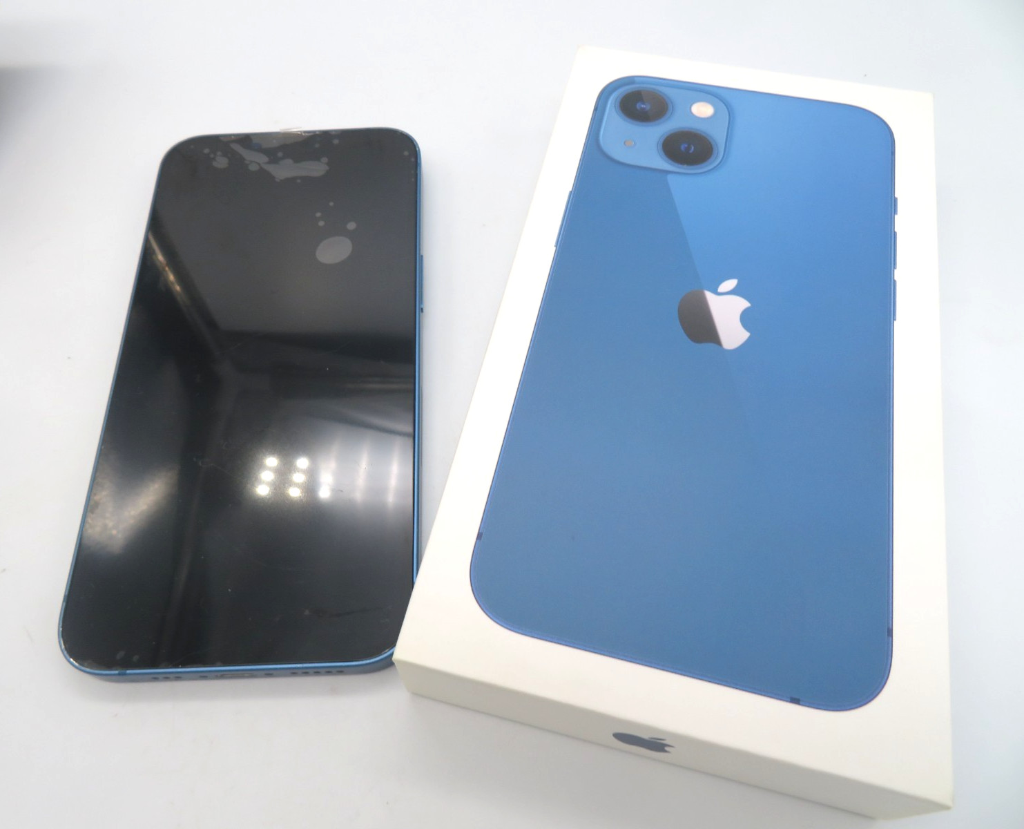 Apple iPhone 13 – 128 GB – Blue (Unlocked) A2482 / MLMT3LL/A ~ Great Find WORKS