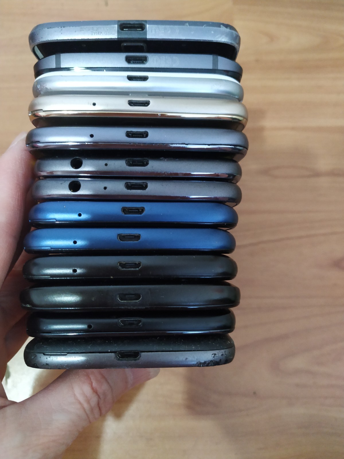 Lot of 13 Mixed model Motorola Moto Z2 / e6 16GB or 32GB Smartphone For parts