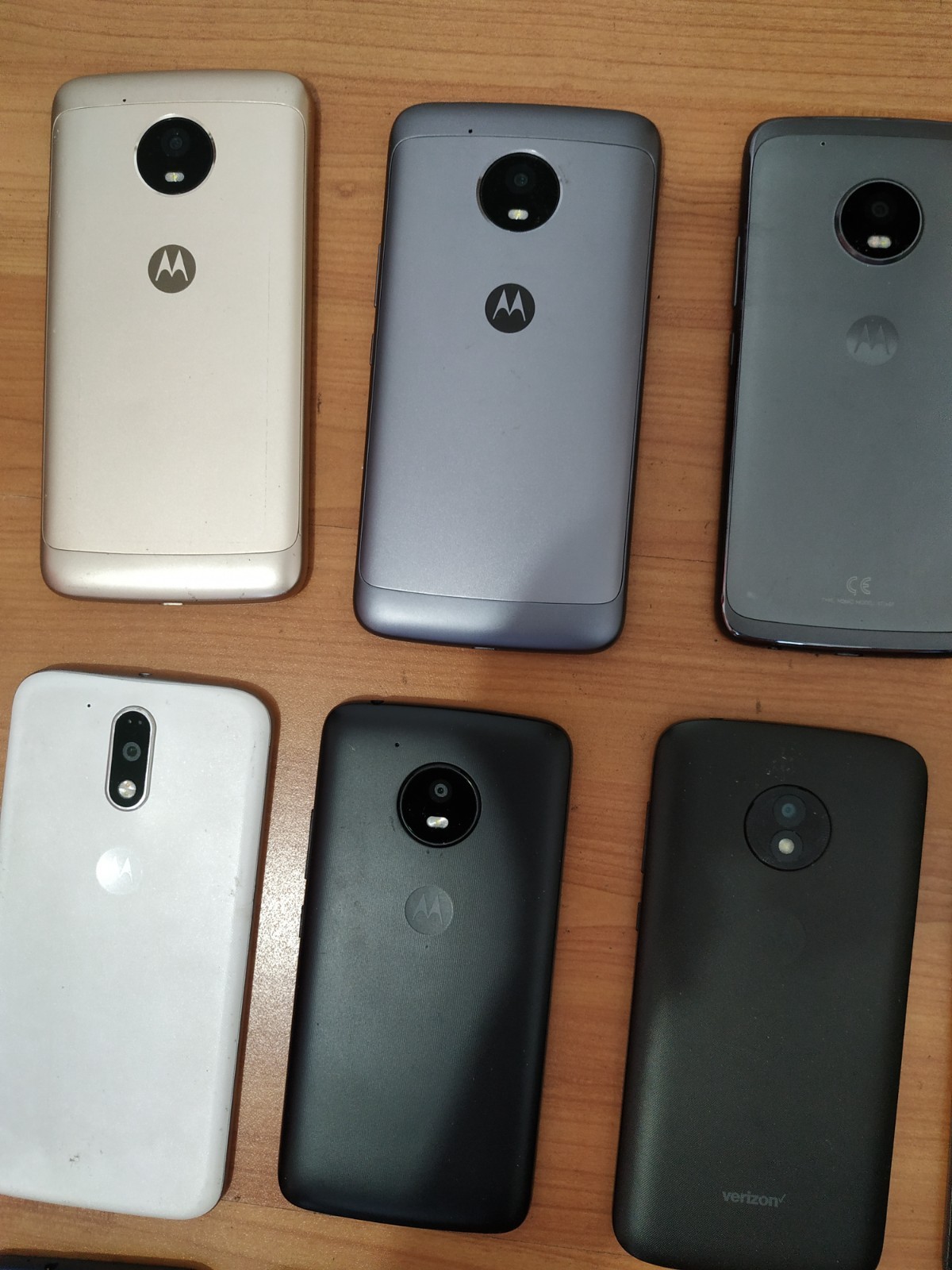 Lot of 13 Mixed model Motorola Moto Z2 / e6 16GB or 32GB Smartphone For parts