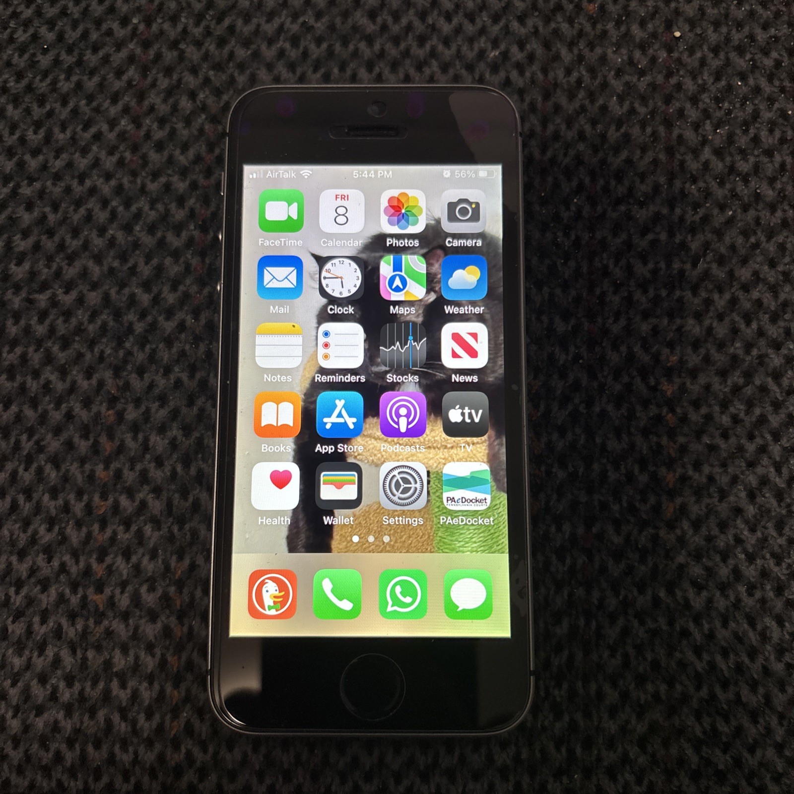 Apple iPhone SE | 1st Gen | 32 GB | Black | AT&T | IOS 15.8.8