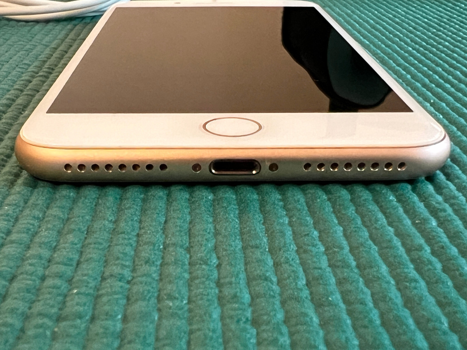 Apple iPhone 8 Plus – 64GB – Gold unlocked A1897 (GSM)