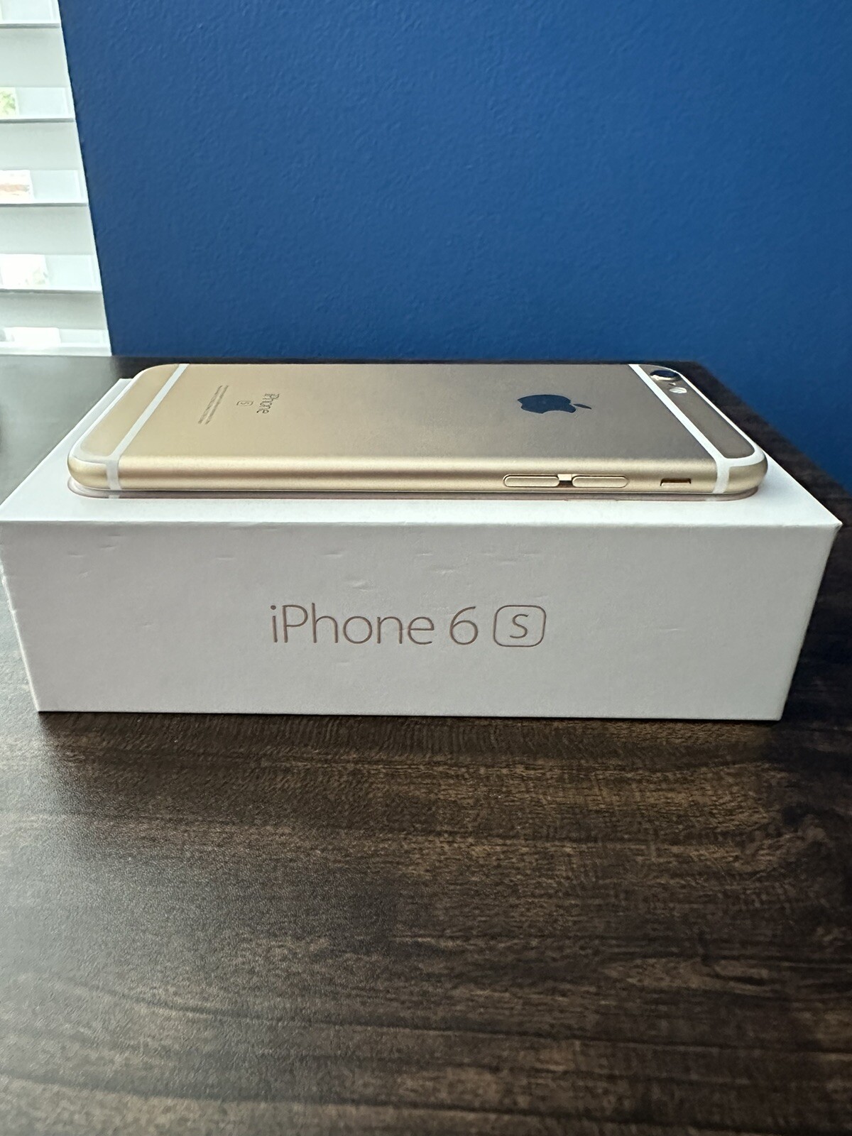 Apple iPhone 6s 16GB Gold Unlocked A1688 (CDMA + GSM) – Excellent Shape! W/ Box