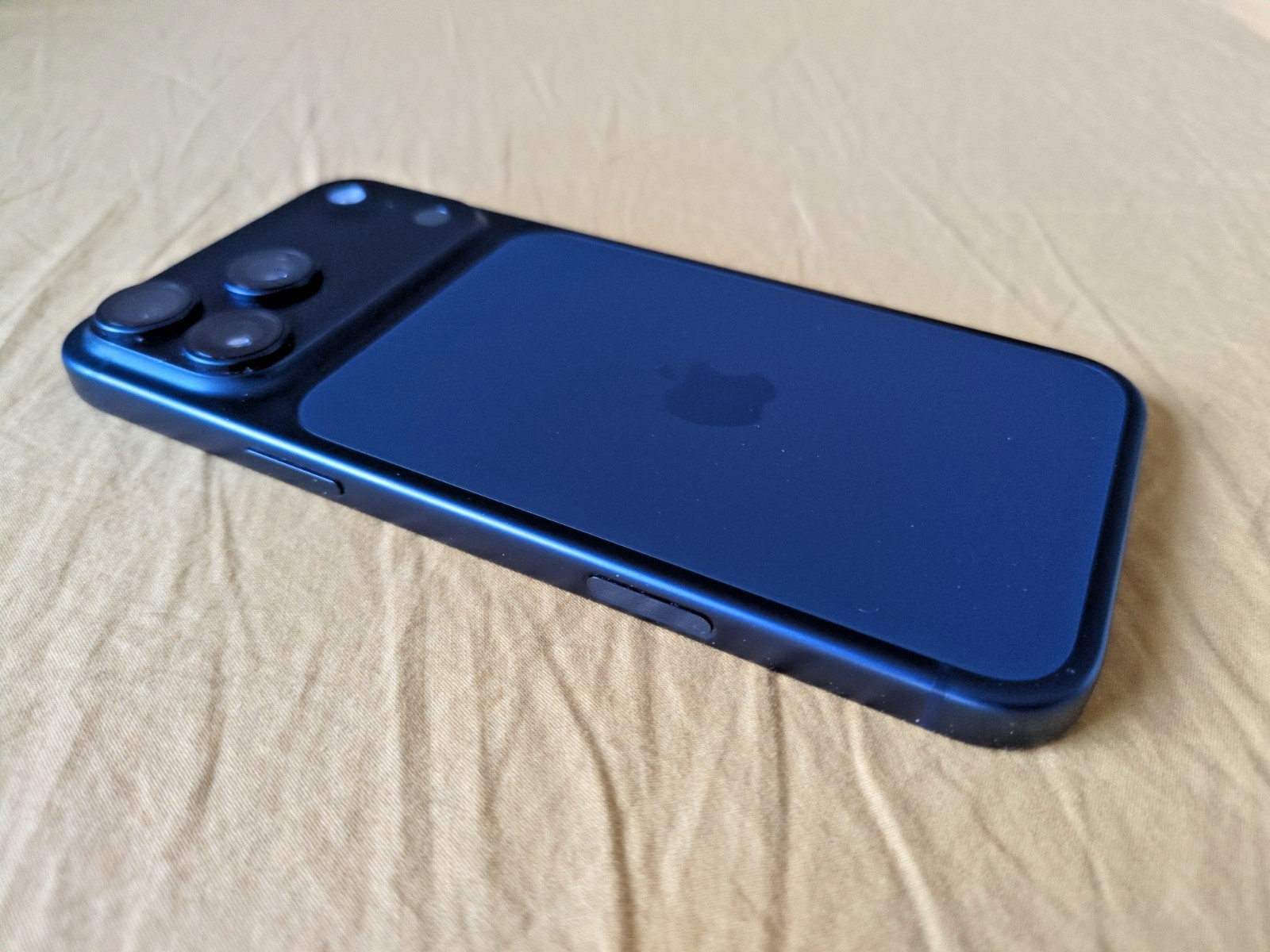 Apple iPhone 17 Pro Max – 512 GB – Deep Blue (Unlocked) – Excellent Condition