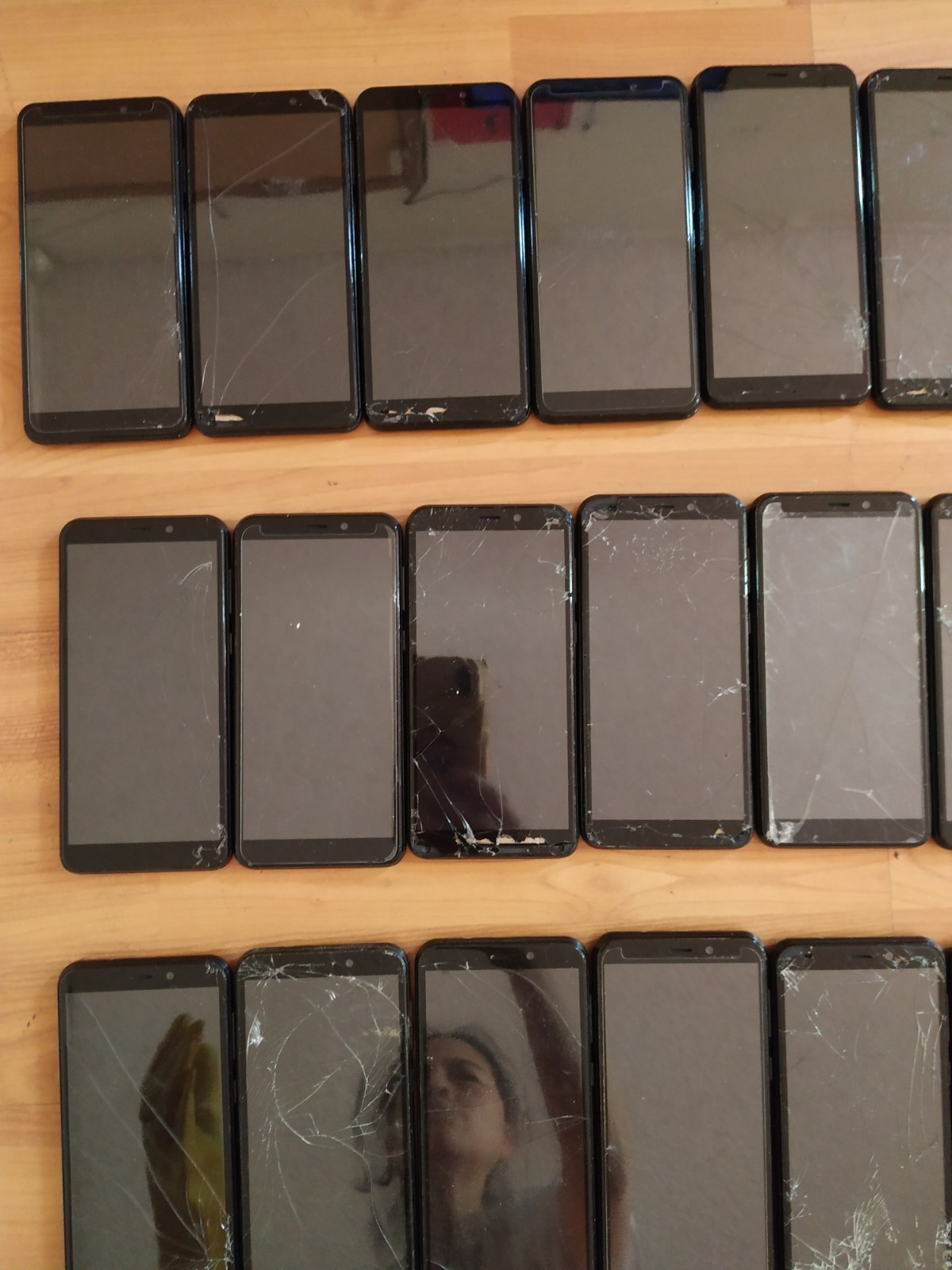 Lot of 27 Cloud Mobile Stratus C8 32GB (4pc) and C7 (23pc) Smartphone For parts