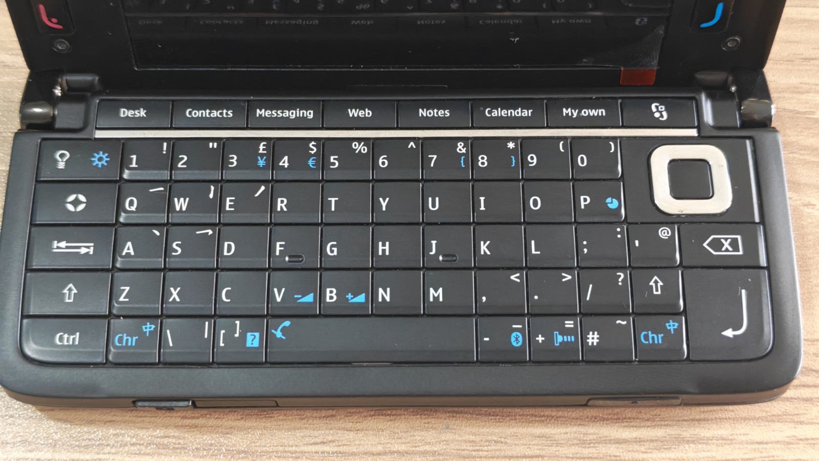Excellent Nokia E90 Communicator Unlocked 128MB Random Color With Accessories