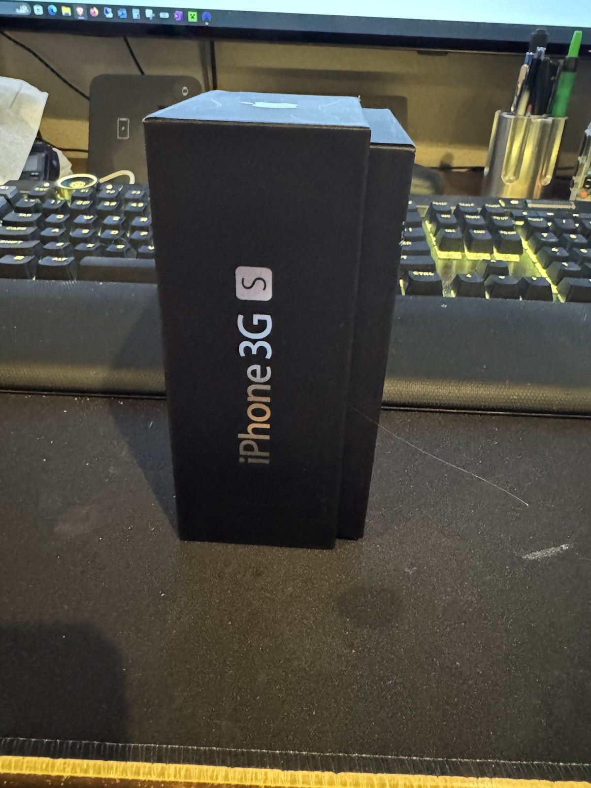 Collectable iPhone 3Gs 8GB AT&T Black MC640LL/A in Original box w/ accessories