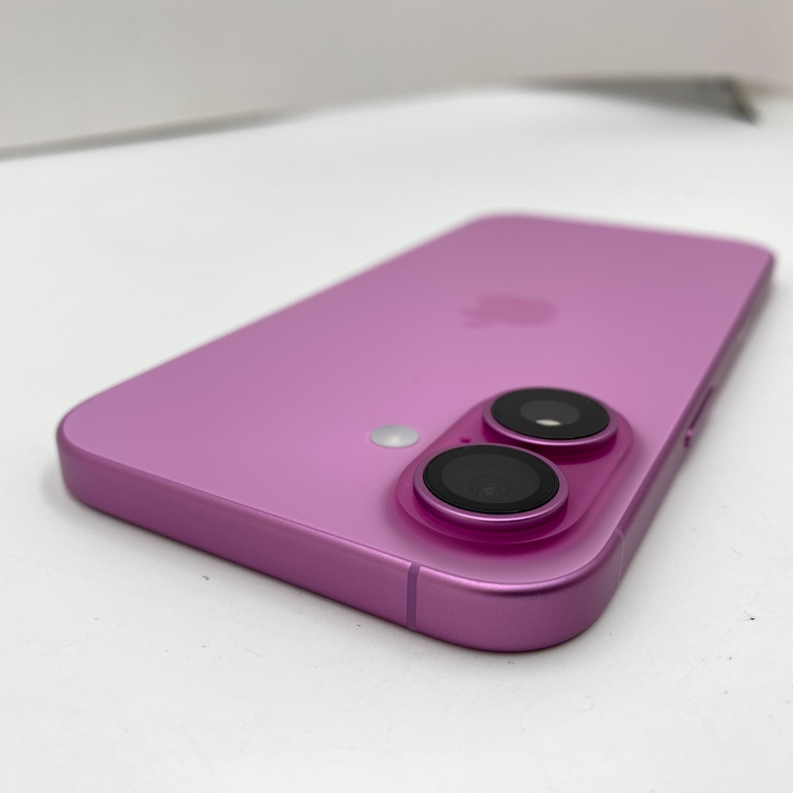 Apple iPhone 16 – 128GB – Pink (AT&T/Cricket ONLY) – Open Box