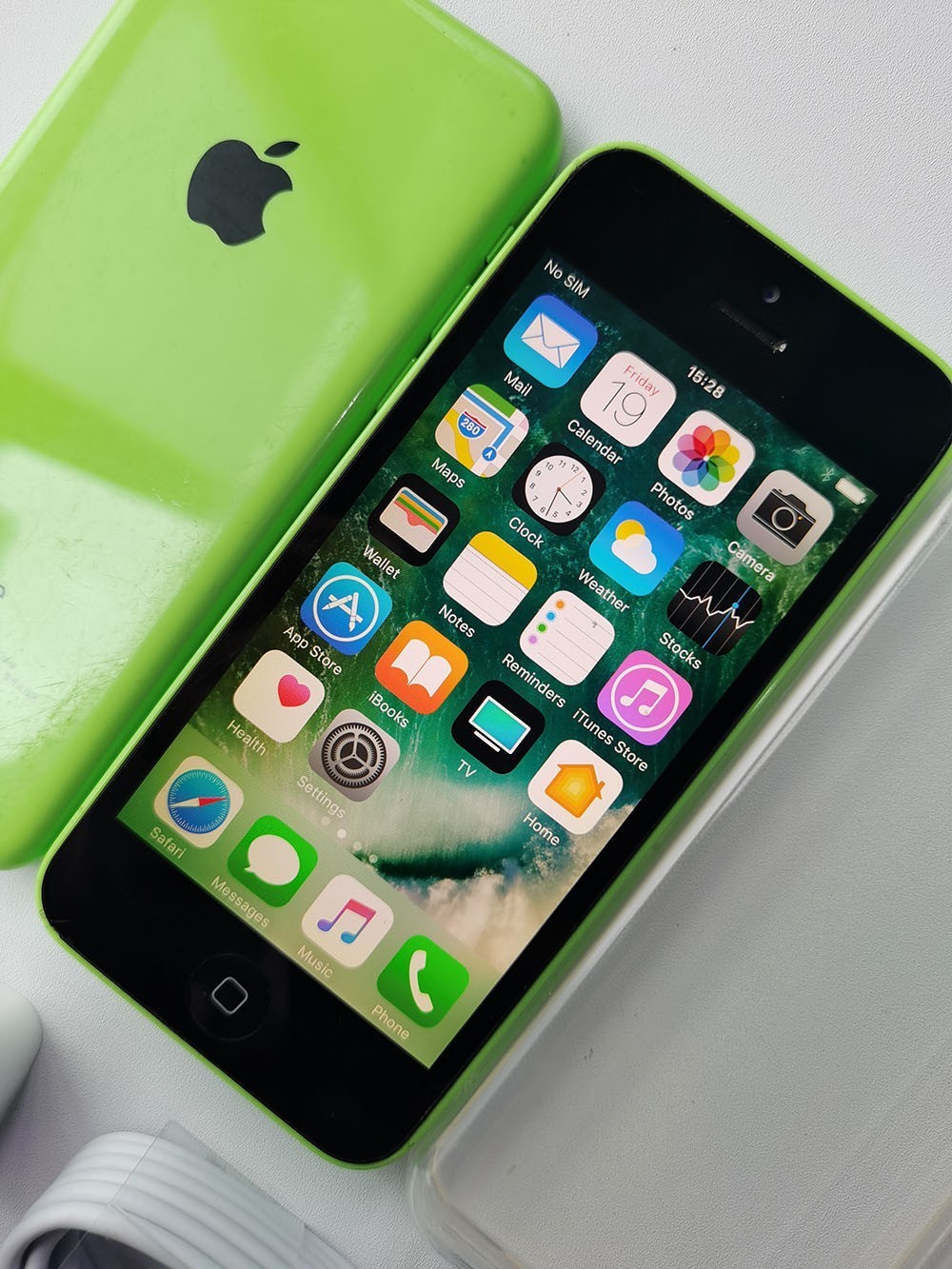 Apple iPhone 5c – 8 GB / 16 GB / 32GB – Green (Unlocked) 90% NE W
