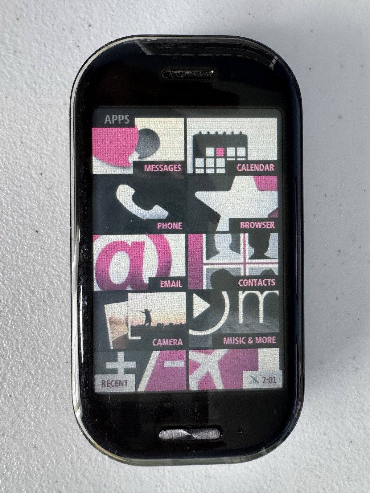 Microsoft Kin TWOm Phone Carbon, 8GB, Verizon, Sharp Rare Mobile Phone