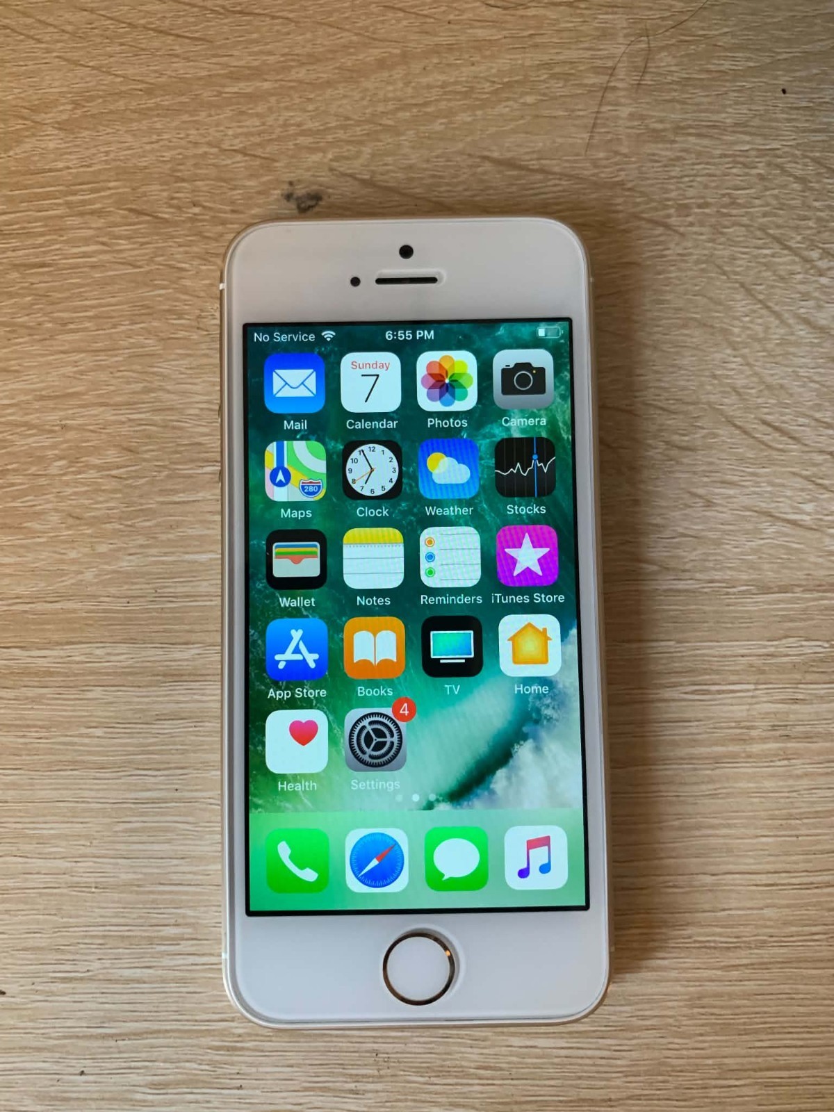 Apple iPhone 5s 16GB Gold A1533 iOS GSM LTE Unlocked w/ Box & EarPods