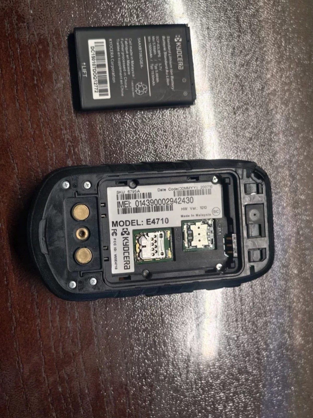 Kyocera DuraXE 4G VoLTE E4710 8 GB – Black (AT&T) Locked / Unlocked Flip Phone