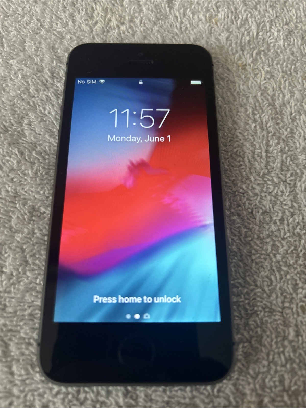 Apple iPhone 5s 16GB Black Space Grey Unlocked With Otter box Used