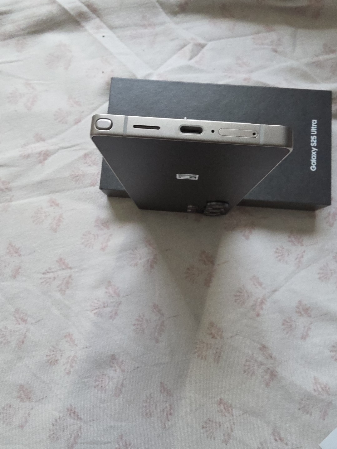 Samsung Galaxy S25 Ultra. 1 Month Old .