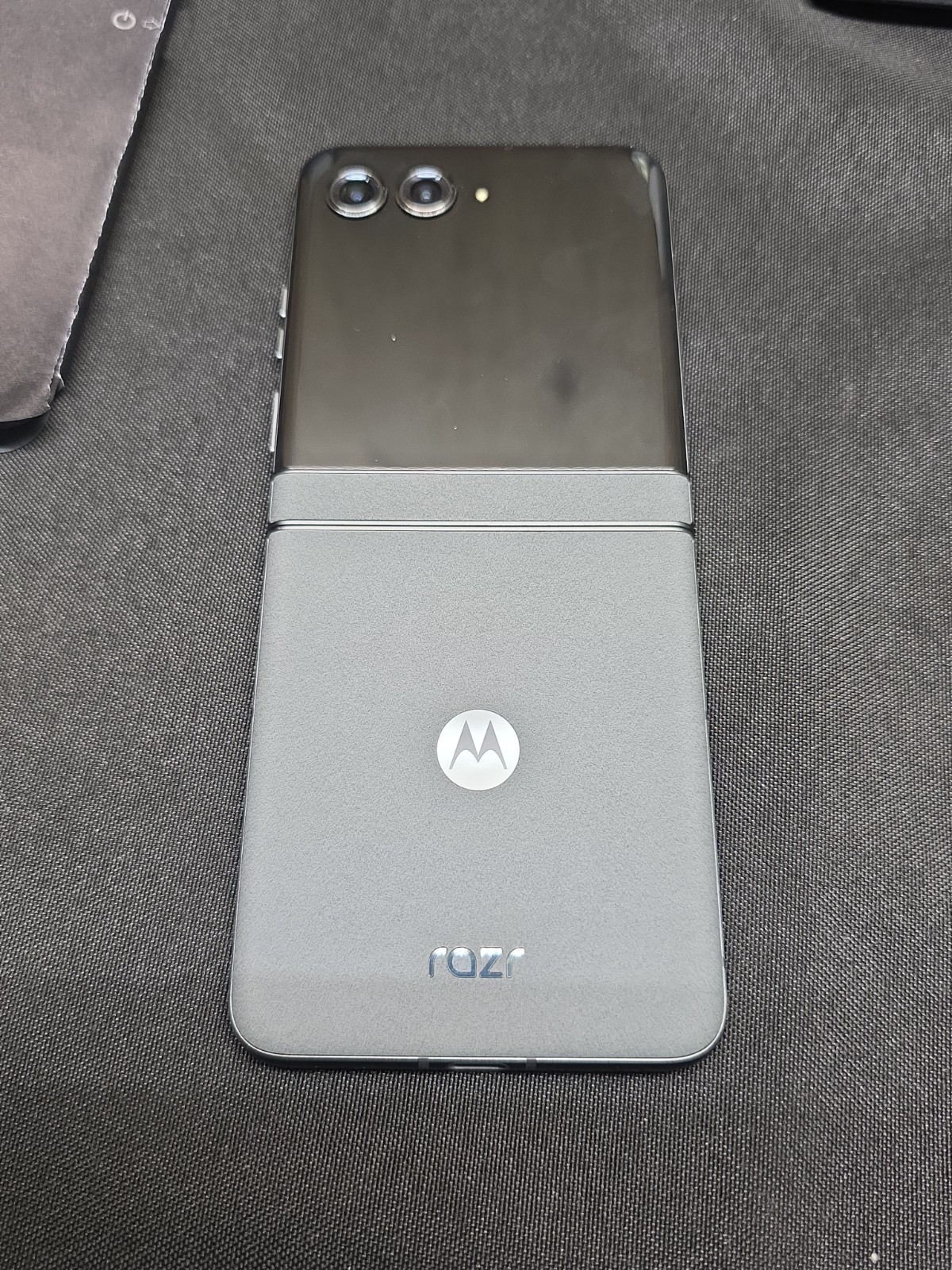 Motorola Razr 2024 XT2453V 256GB Gray Tracfone/Straight Talk Only Read