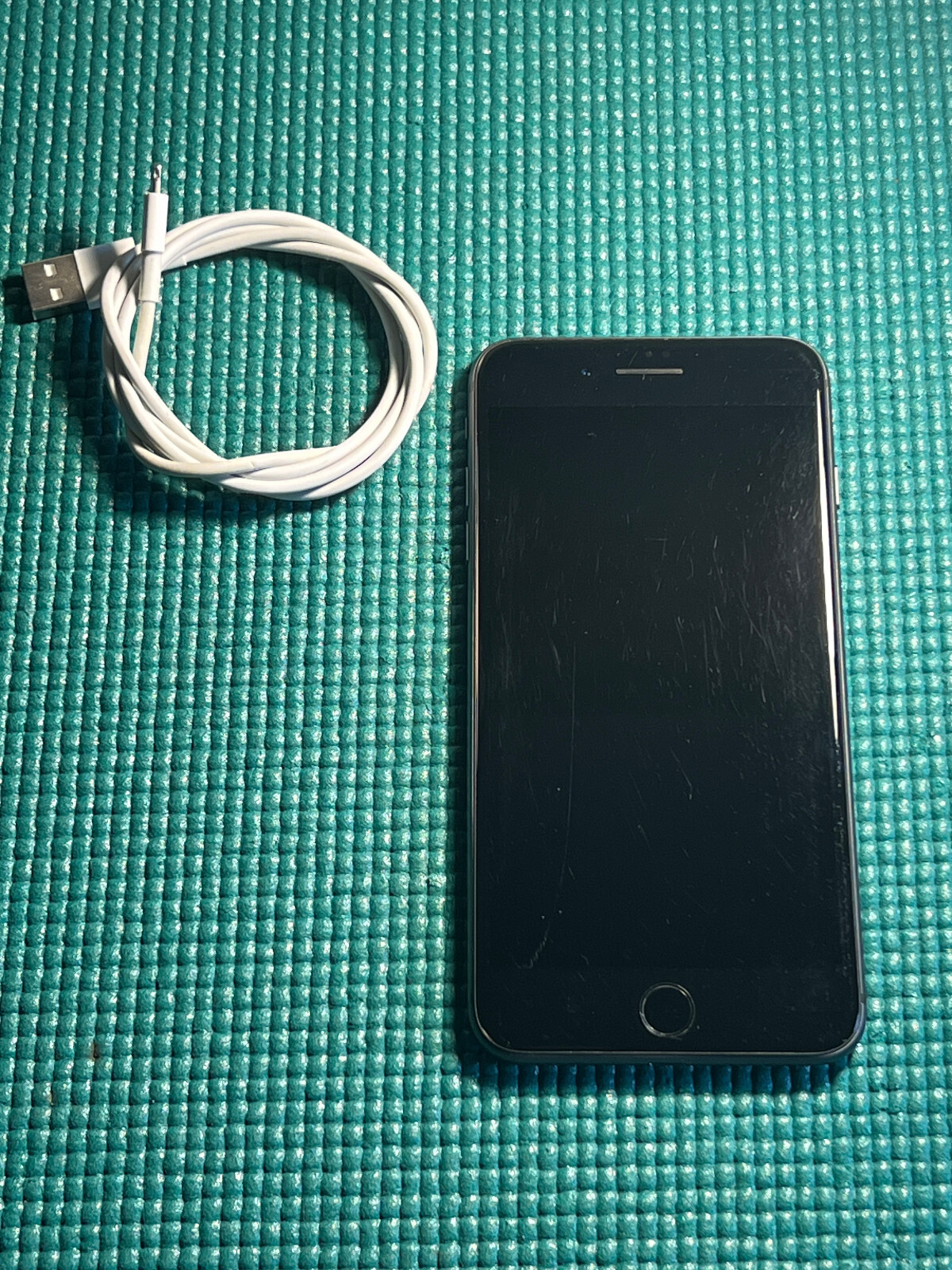 Apple iPhone 8 plus 64GB Unlocked Smartphone – Space Gray A1864 (CDMA + GSM)