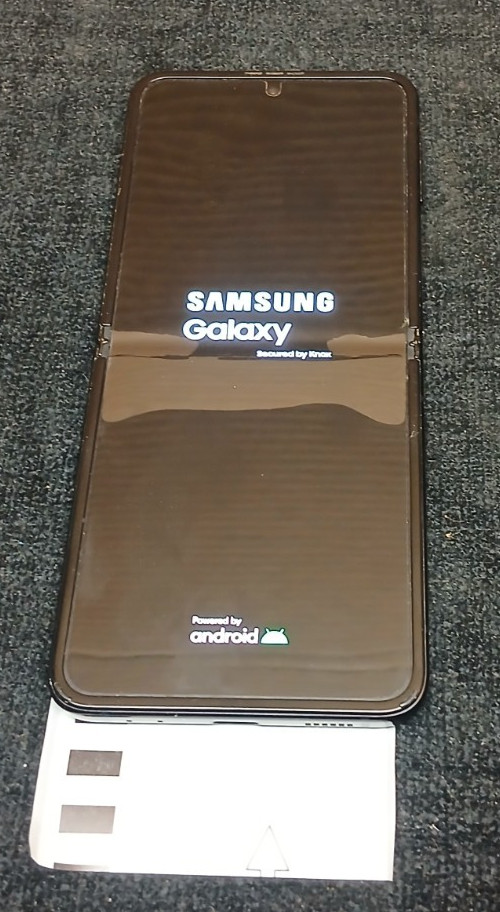 Samsung Galaxy Z Flip3 5G SM-F711U 128GB Unlocked (Any Carrier) SmartPhone