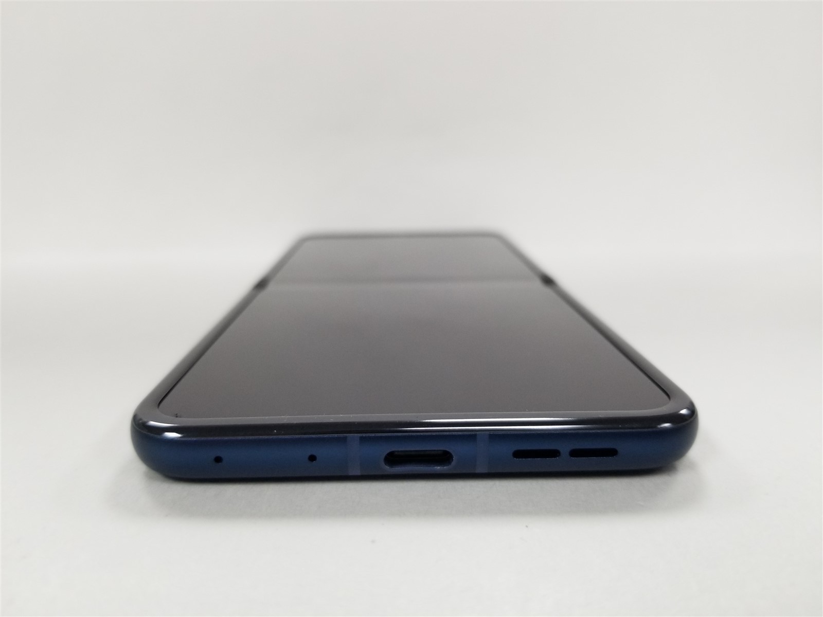 Motorola Razr 2025 256GB Blue XT2553V (Unlocked) Fully Functional DG7711