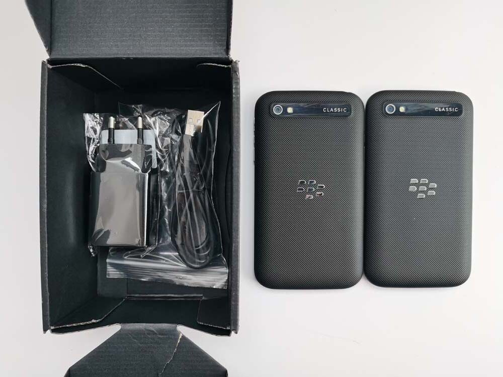 BlackBerry Classic Q20 Unlocked 16GB Keyboard Smartphone