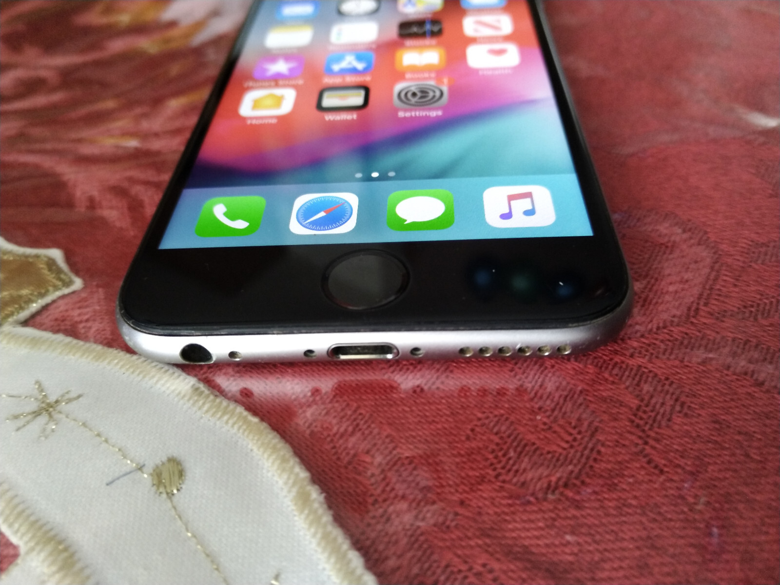 Apple iPhone 6 – 16GB – Gray AT&T (Unlocked) A1549 (CDMA + GSM)