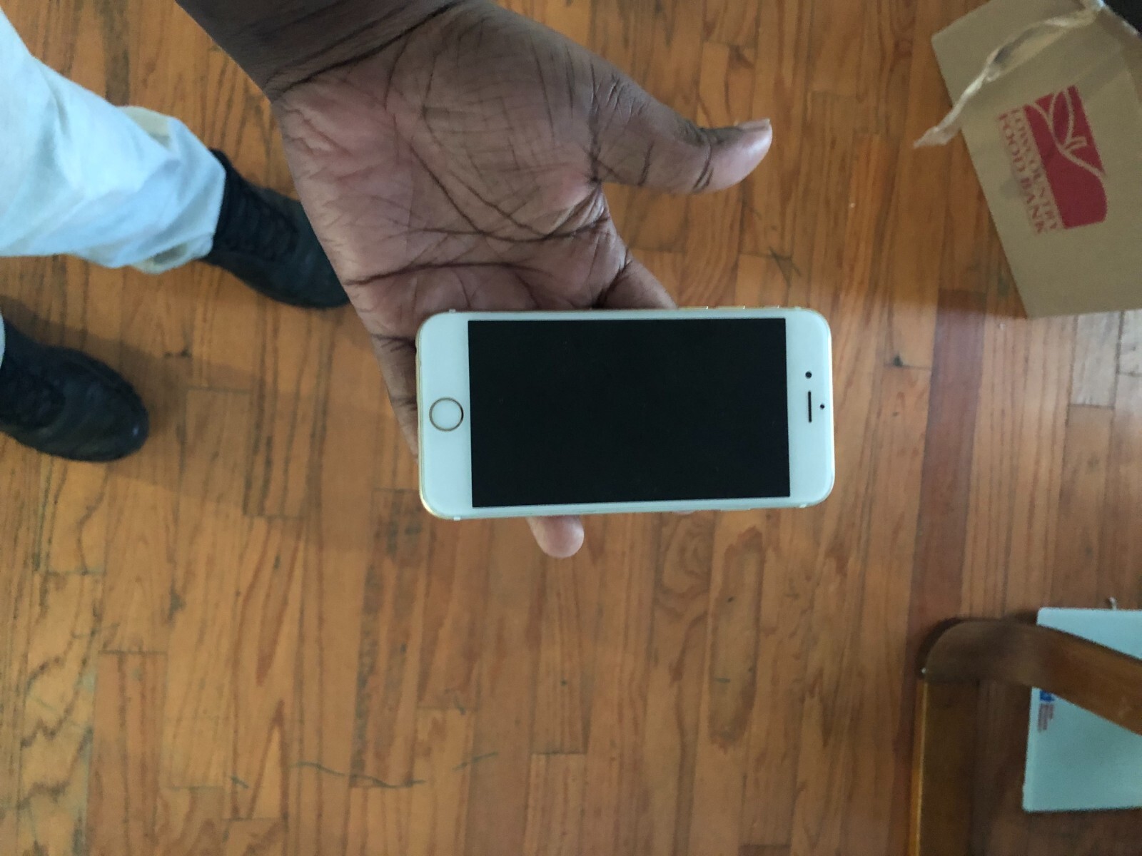 Apple iPhone 6s – 16GB – Gold (Unlocked) A1633 (CDMA + GSM)