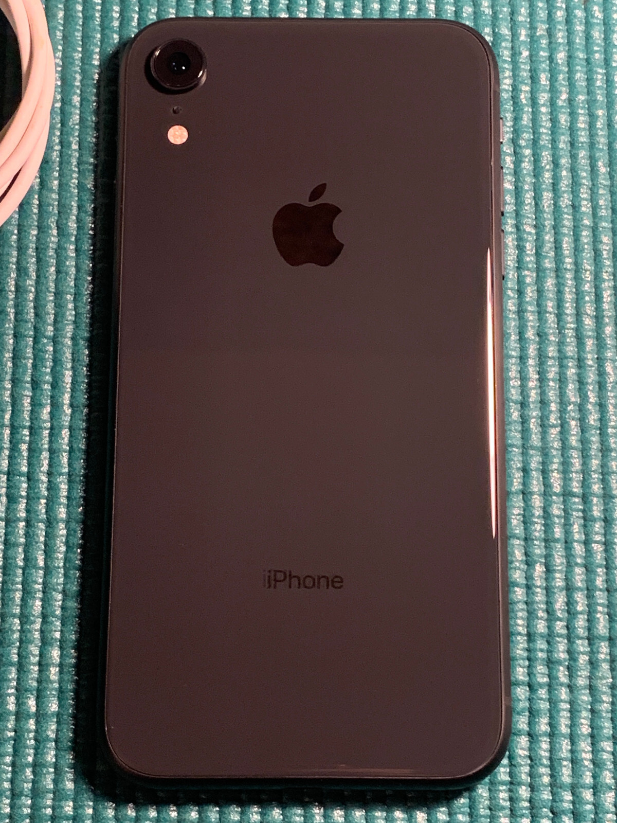 Apple iPhone XR – 128GB – Black (Unlocked) A1984 (CDMA + GSM)