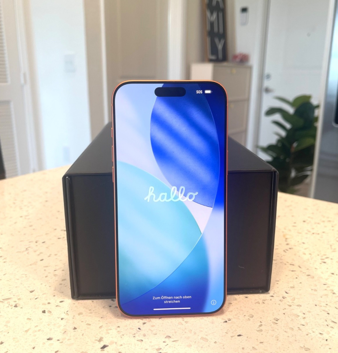 EXCELLENT- Apple iPhone 17 Pro Max – 256 GB – Cosmic Orange (Verizon)- Locked
