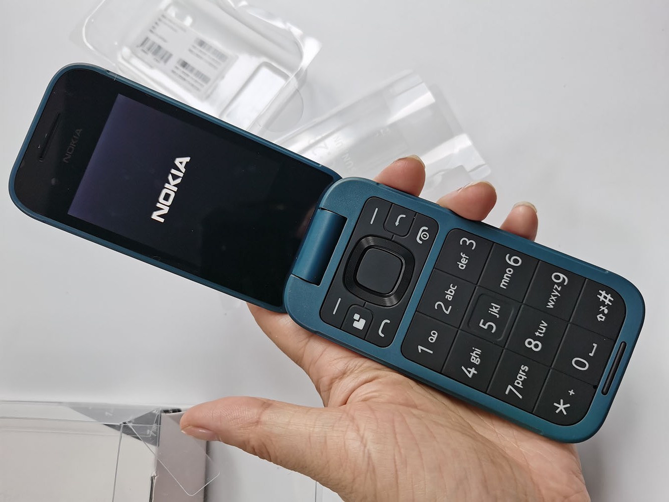 Brand New – Nokia 2660 Flip Dual-SIM 128MB ROM + 48MB RAM Unlocked All colors